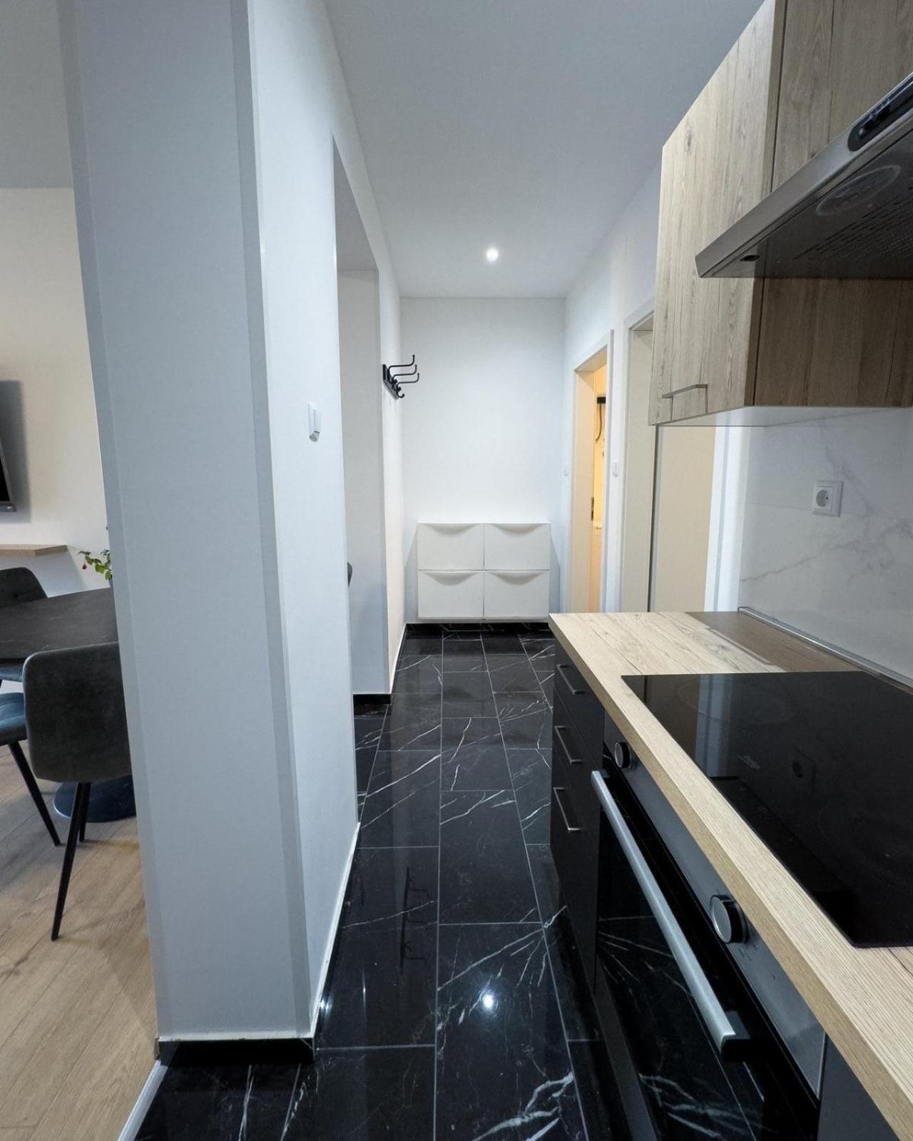 Apartman Adria 茨里克韦尼察 外观 照片